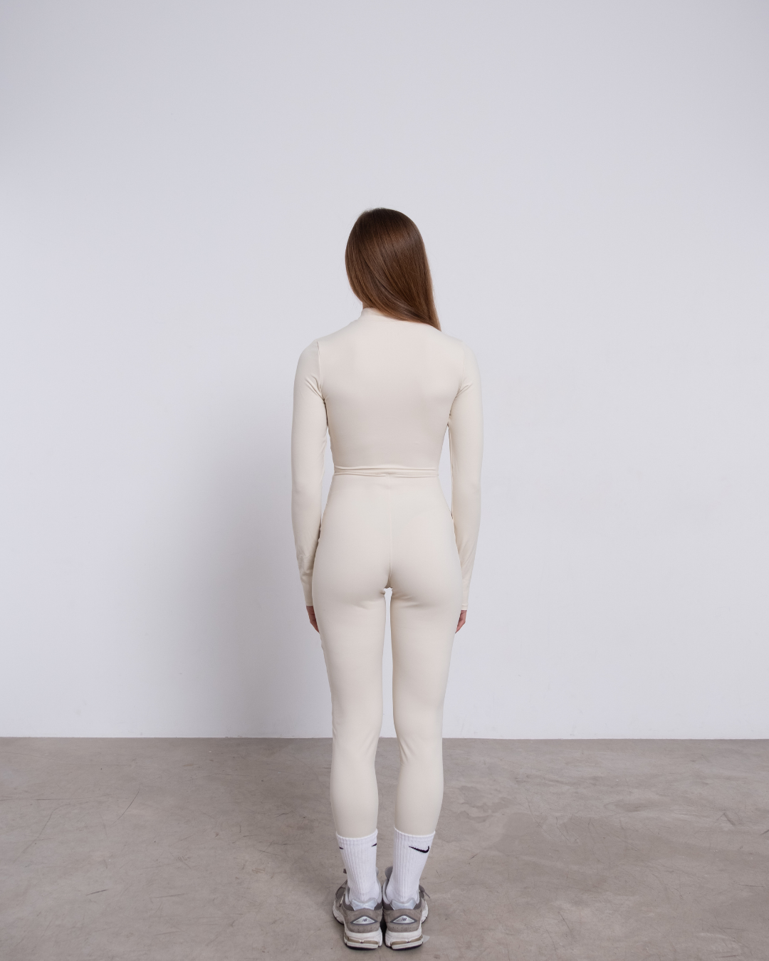 JADE MONO DEPORTIVO MANGA LARGA EN CREMA