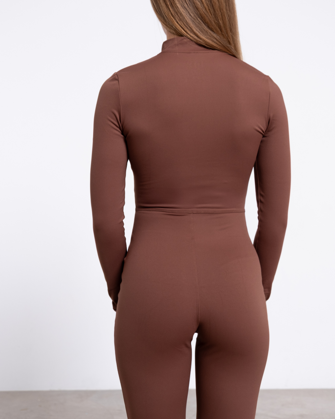 JADE MONO MANGA LARGA EN MARRÓN